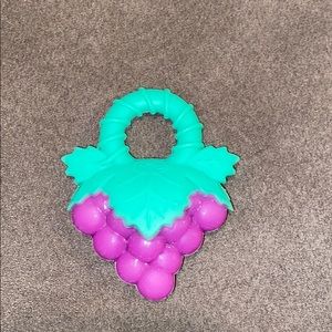 Raz Grapes Teether